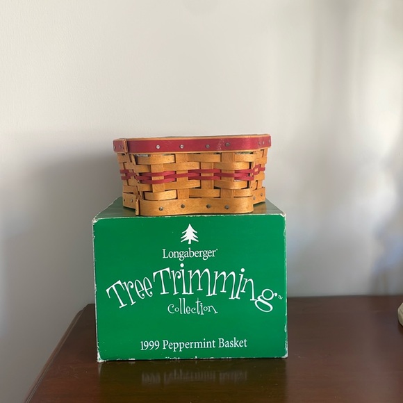 Longaberger Peppermint tree trimming basket - Picture 2 of 3